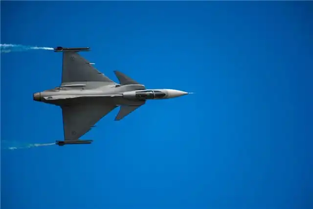Стармер объявил - Британия и Швеция передают Киеву 16 истребителей Gripen стоимостью $345 млн