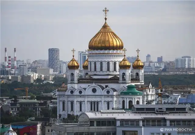 Выставка картин в храме Христа Спасителя продлена до конца мая