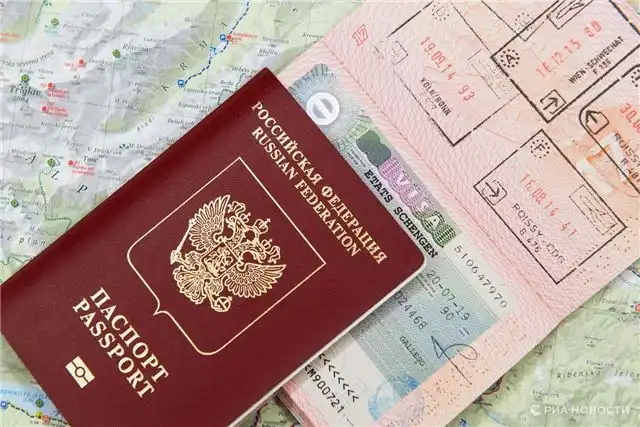 Если за границей потеряли загранпаспорт, РСТ советует обратиться в посольство