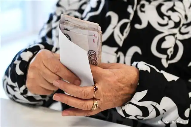 Финогенова заявила, что при сумме накоплений до 439 тыс. рублей их можно получить единовременно