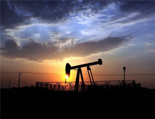 Ирак объявляет о запуске двух новых экспортных путей нефти по словам министра Худаира