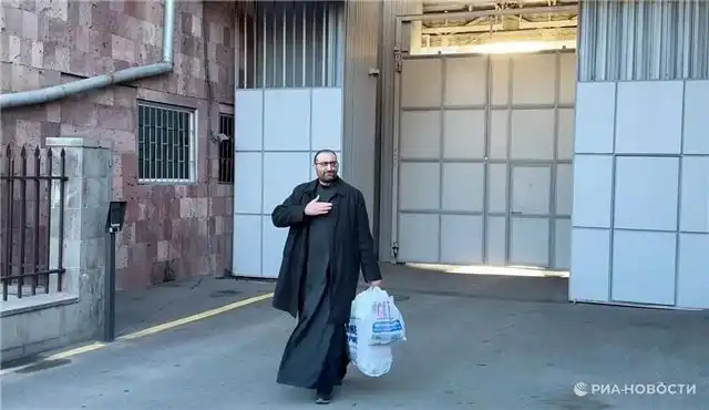 Адвокат Бабаян сообщил об освобождении из-под ареста главы канцелярии ААЦ Хачатряна