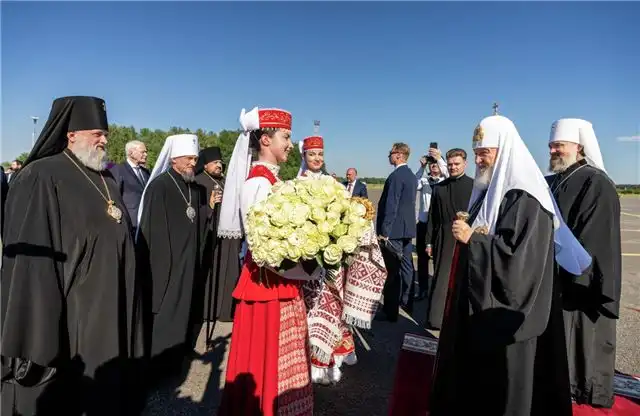 Патриарх Кирилл призывает священнослужителей активно работать над укреплением духовных основ в обществе