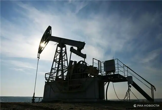 МЭА снижает ожидания по глобальной добыче нефти в 2026 году до 102,25 млн баррелей в сутки