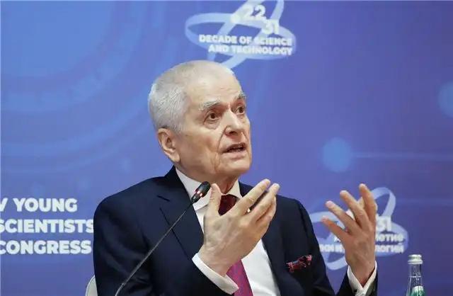 Онищенко настоятельно рекомендовал применять назальные капли только по назначению врача