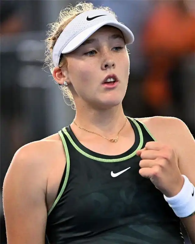 Мирра Андреева удерживает лидерство в борьбе за титул WTA