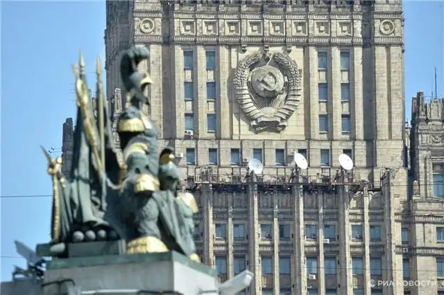Волосастов - Японские СМИ почти полностью обходят стороной тему милитаризма XX века