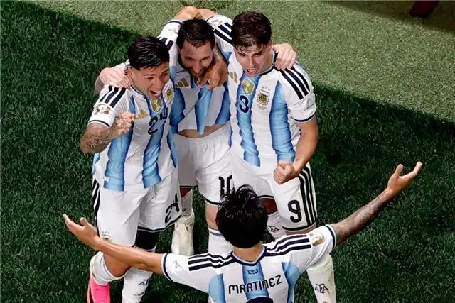 Пономарев заявил о помощи судей, обеспечившей выход Аргентины в четвертьфинал чемпионата мира