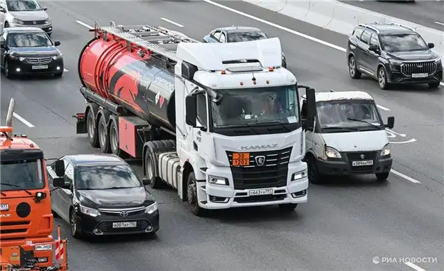 Новак - основная часть оптовых покупателей топлива в России снабжается с нефтебаз