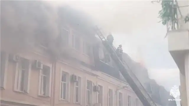 Пожар в алуштинском офисном центре потушили на площади 1,5 тыс. кв. м
