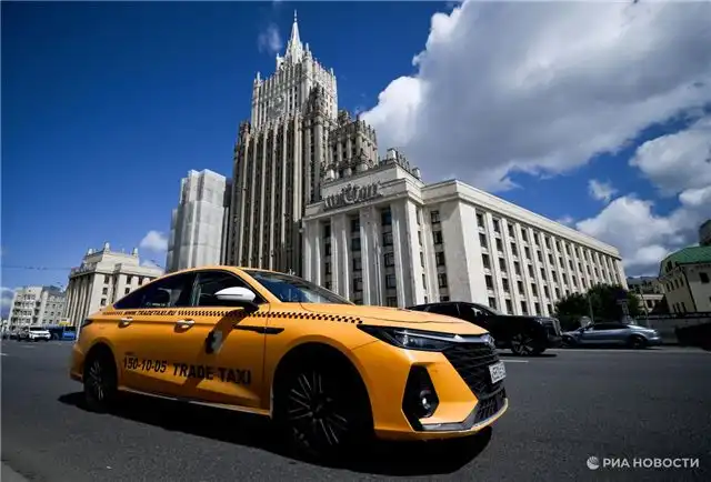 Минтранс планирует снизить стоимость такси для семей с детьми