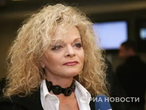 Приставы приступили к взысканию с Долиной долга по штрафу ГИБДД в 750 рублей