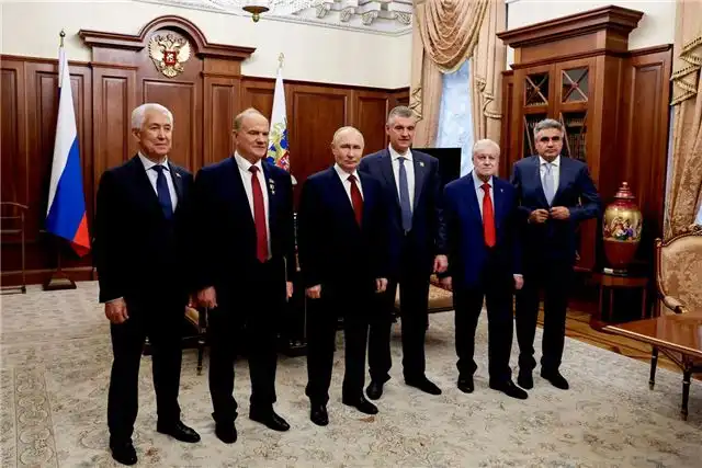 Путин провел личные переговоры с лидерами фракций в Госдуме