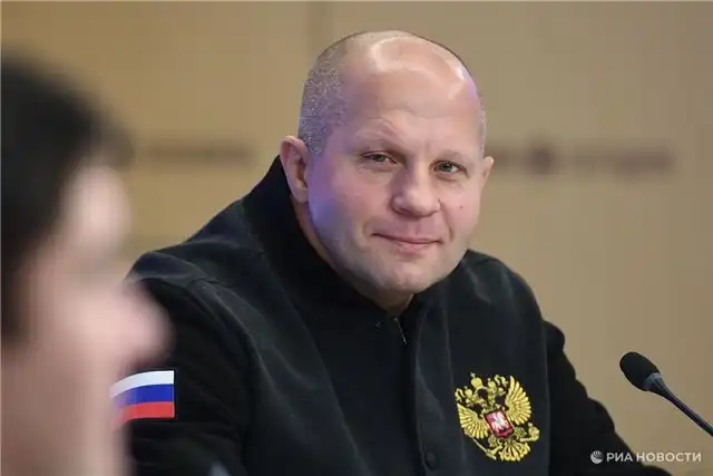 Суд приостановил рассмотрение иска Емельяненко к АСТ из?за книги о бойце