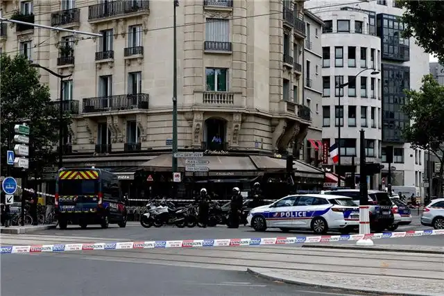 Нападение с ножом на трех женщин в северо?западном Париже вызывает тревогу