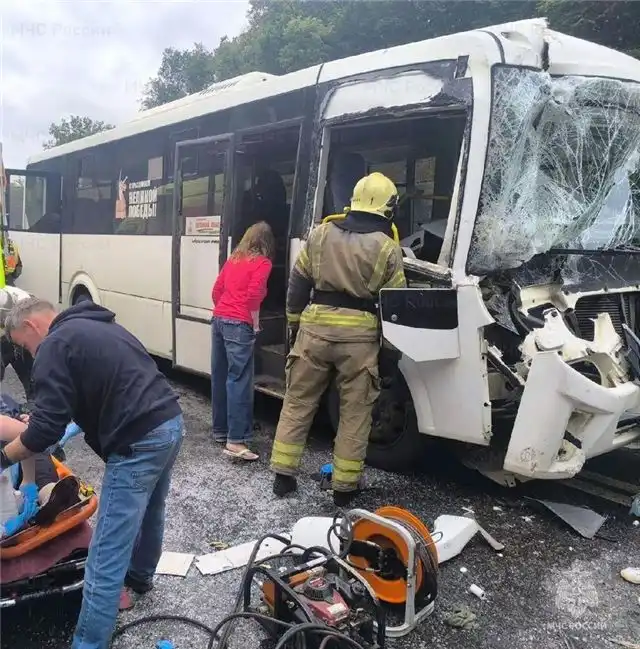 Во Владимире автобус попал в массовое ДТП с легковыми и грузовыми машинами