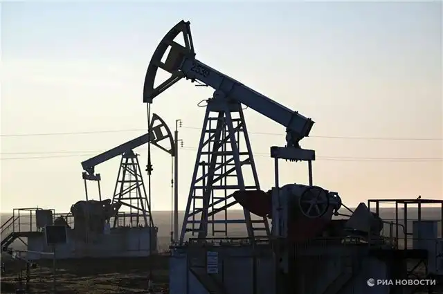 Бессент - Вашингтон продлил на 30 дней допуск к поставкам российской нефти