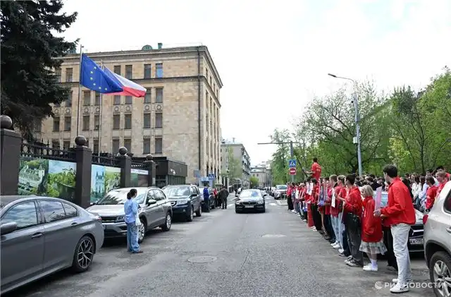 В Москве у посольств девяти стран прошла акция «Правду и память не отменить!»