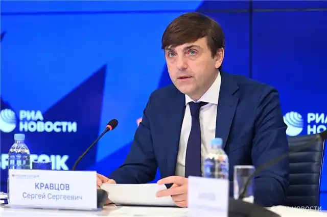 Кравцов - как минимум 76 выпускников набрали по 300 баллов на ЕГЭ, восемь донесли максимум 400