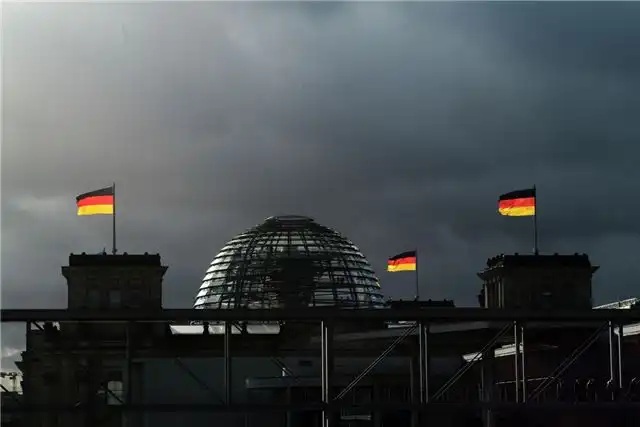 Handelsblatt - в Германии к 2026 году под угрозой исчезновения до 100 тысяч рабочих мест