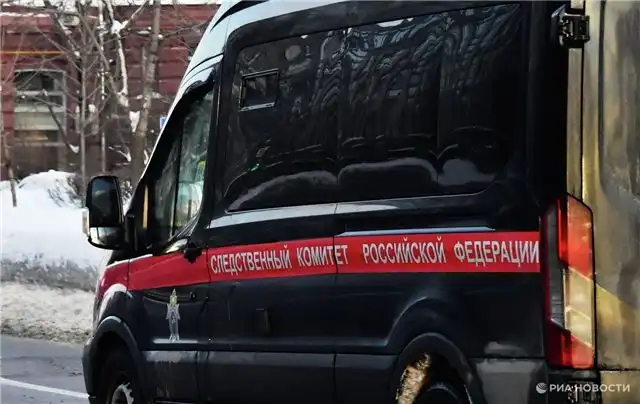 Спасатели подняли из-подо льда на Ладожском озере тело мужчины