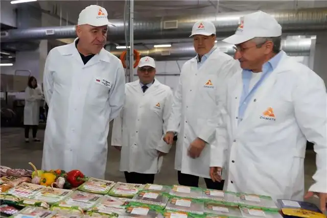 Глава КЧР Рашид Темрезов посетил мясоперерабатывающий завод и оценил производство